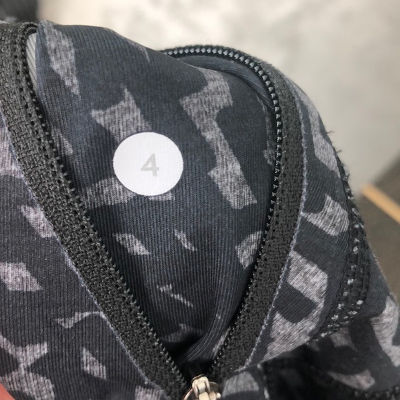 Lululemon leggings size 4 - Picture 6 of 7